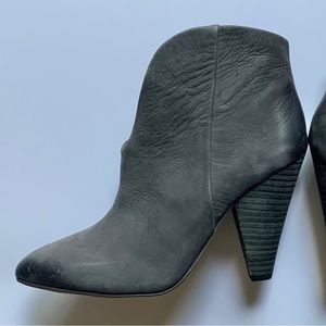Vince Camuto size 7 grey ankle boots. NWOT.